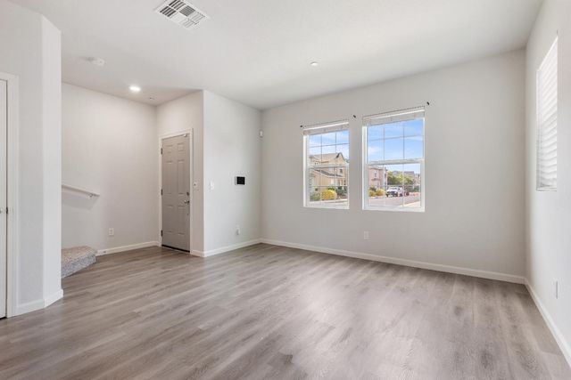 8167 Weeping Willow Ln, Sacramento, CA 95828