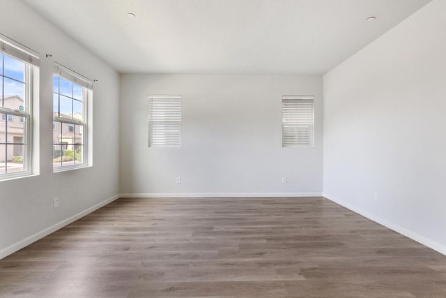 8167 Weeping Willow Ln, Sacramento, CA 95828