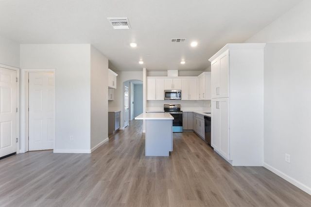 8167 Weeping Willow Ln, Sacramento, CA 95828
