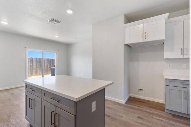 8167 Weeping Willow Ln, Sacramento, CA 95828