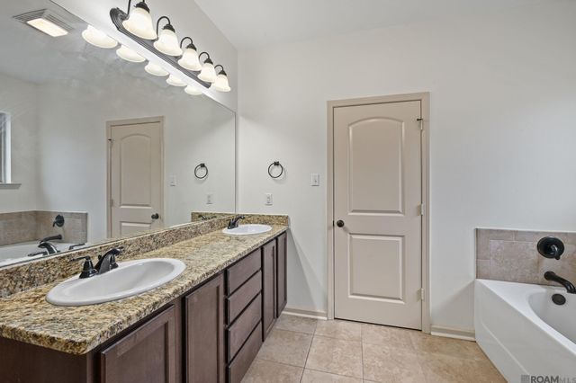 37214 Corvette Dr, Prairieville, LA 70769