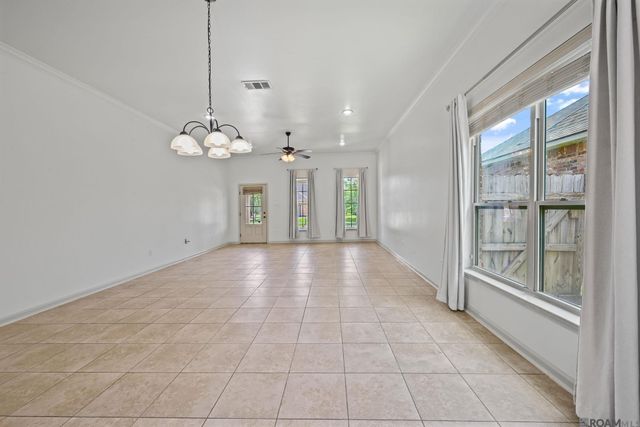 37214 Corvette Dr, Prairieville, LA 70769
