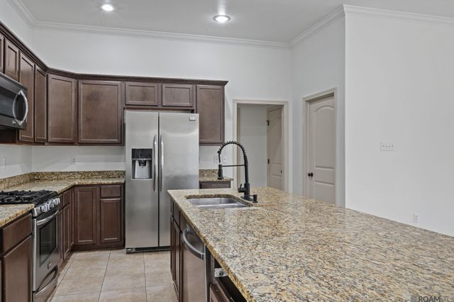 37214 Corvette Dr, Prairieville, LA 70769