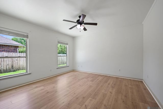 37214 Corvette Dr, Prairieville, LA 70769