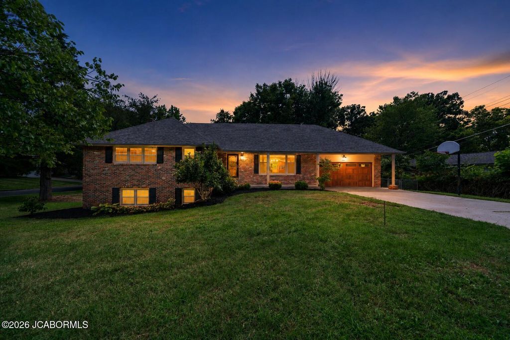3002 BRAY AVENUE, Columbia, MO 65203
