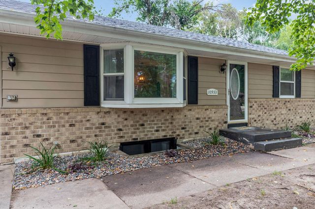 10933 Hillsboro Avenue N, Champlin, MN 55316