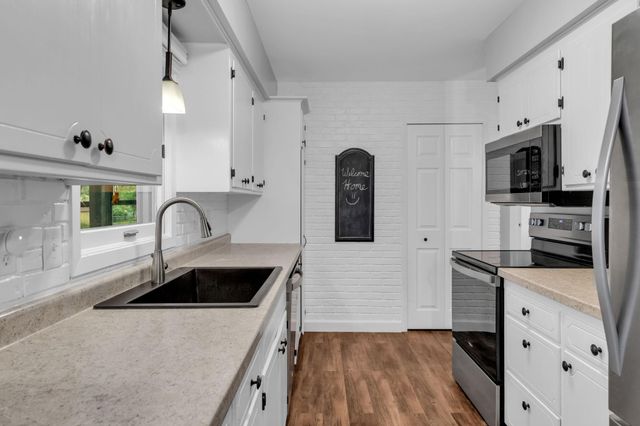 10933 Hillsboro Avenue N, Champlin, MN 55316