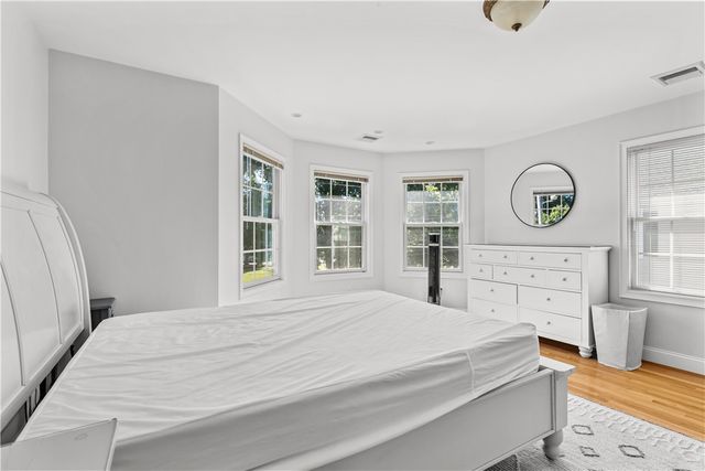 17 Clinton Street, Newport, RI 02840