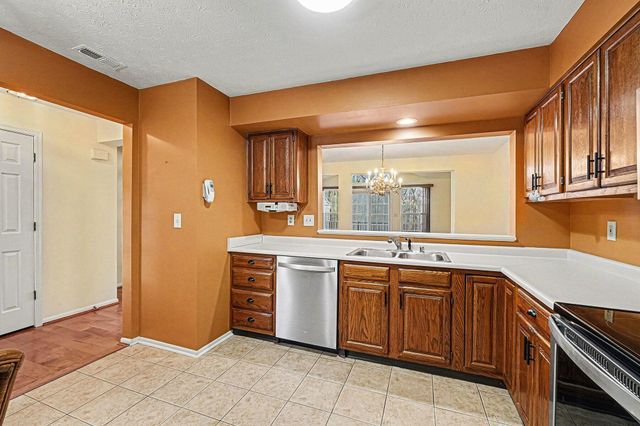 7055 Sweetwater Drive, Florence, KY 41042