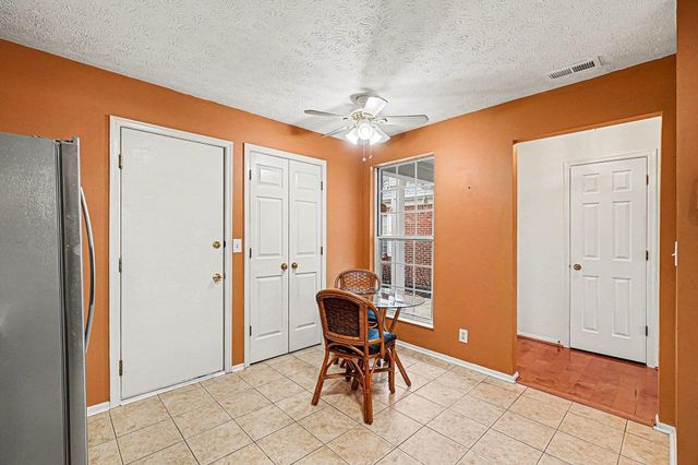 7055 Sweetwater Drive, Florence, KY 41042