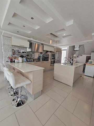 686 BURGOS, Caguas, PR 00725