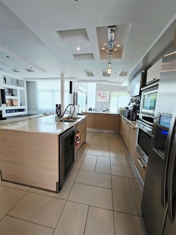 686 BURGOS, Caguas, PR 00725