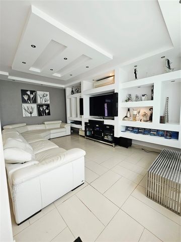 686 BURGOS, Caguas, PR 00725