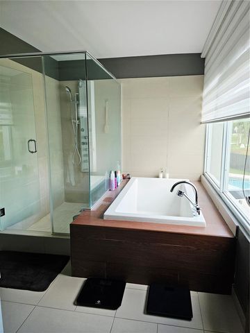 686 BURGOS, Caguas, PR 00725