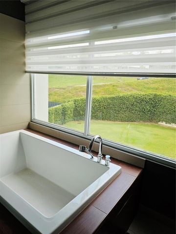 686 BURGOS, Caguas, PR 00725