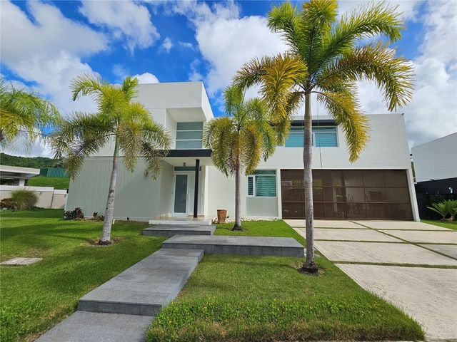 686 BURGOS, Caguas, PR 00725