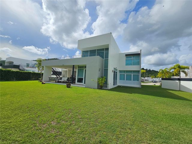 686 BURGOS, Caguas, PR 00725