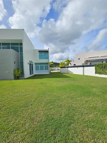 686 BURGOS, Caguas, PR 00725