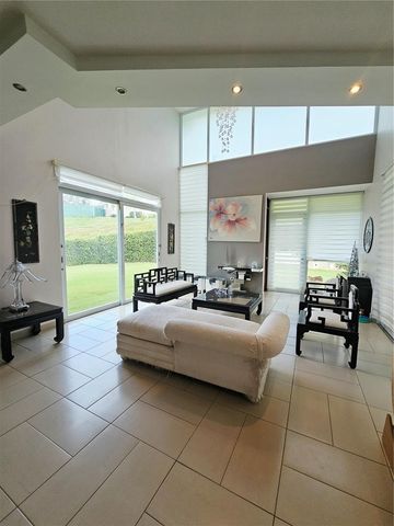 686 BURGOS, Caguas, PR 00725