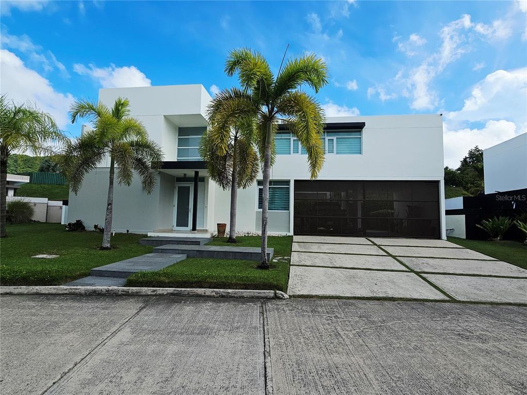 686 BURGOS, Caguas, PR 00725