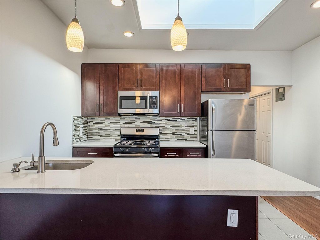 209-211 Main Street 2N, Farmingdale, NY 11735