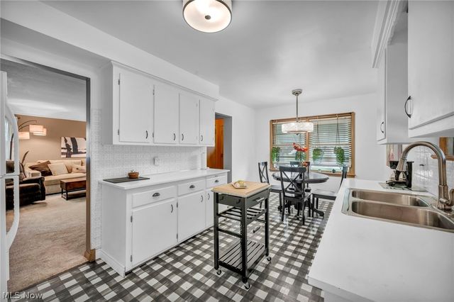 11362 Blossom Avenue, Parma Heights, OH 44130