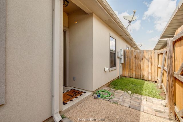 3824 Blackhawk Lane, College Station, TX 77845
