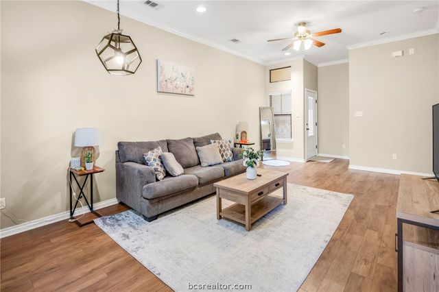 3824 Blackhawk Lane, College Station, TX 77845