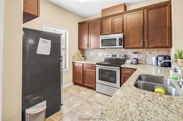 3824 Blackhawk Lane, College Station, TX 77845