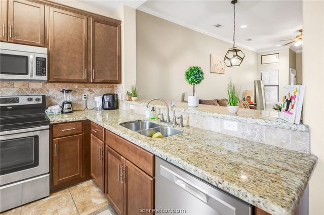 3824 Blackhawk Lane, College Station, TX 77845