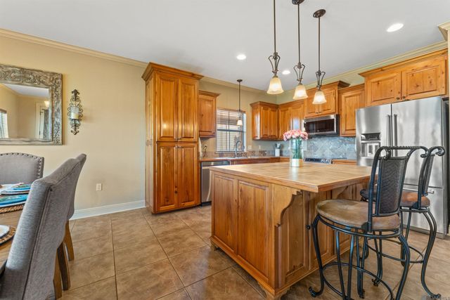 6569 Lakeridge Dr, Zachary, LA 70791