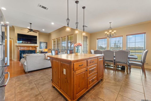 6569 Lakeridge Dr, Zachary, LA 70791