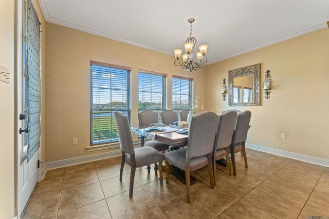 6569 Lakeridge Dr, Zachary, LA 70791