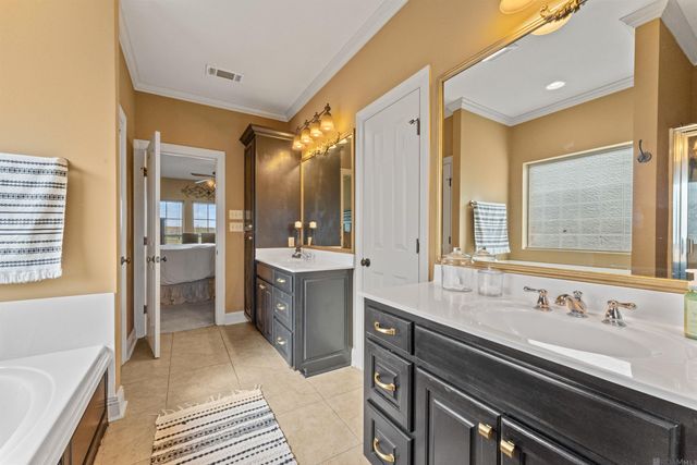 6569 Lakeridge Dr, Zachary, LA 70791