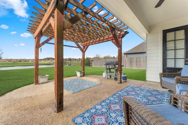 6569 Lakeridge Dr, Zachary, LA 70791
