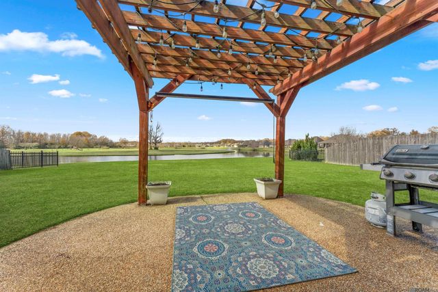 6569 Lakeridge Dr, Zachary, LA 70791