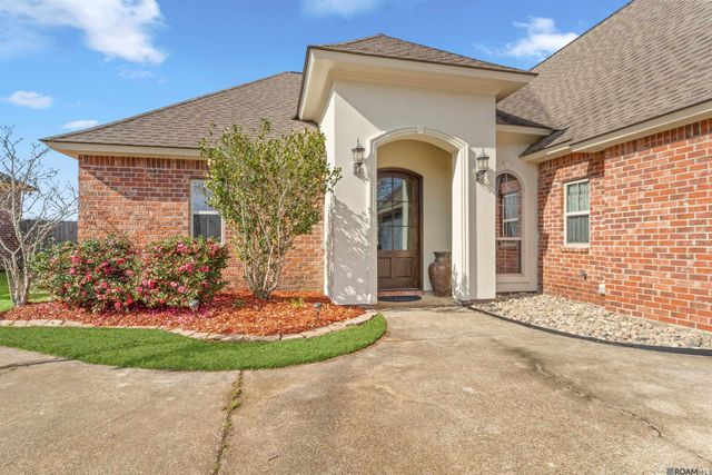 6569 Lakeridge Dr, Zachary, LA 70791