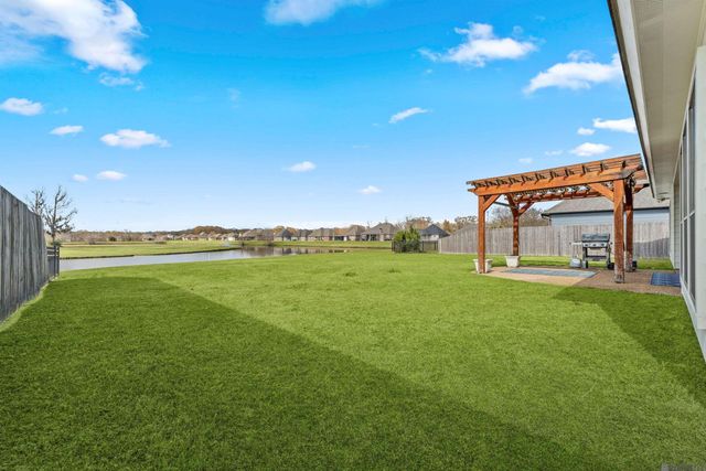 6569 Lakeridge Dr, Zachary, LA 70791