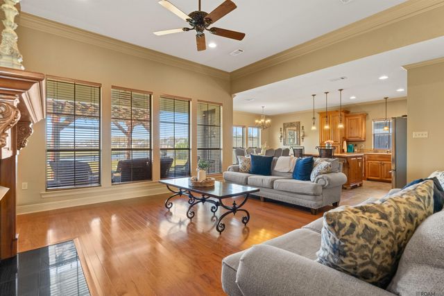 6569 Lakeridge Dr, Zachary, LA 70791