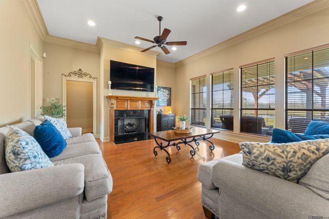 6569 Lakeridge Dr, Zachary, LA 70791