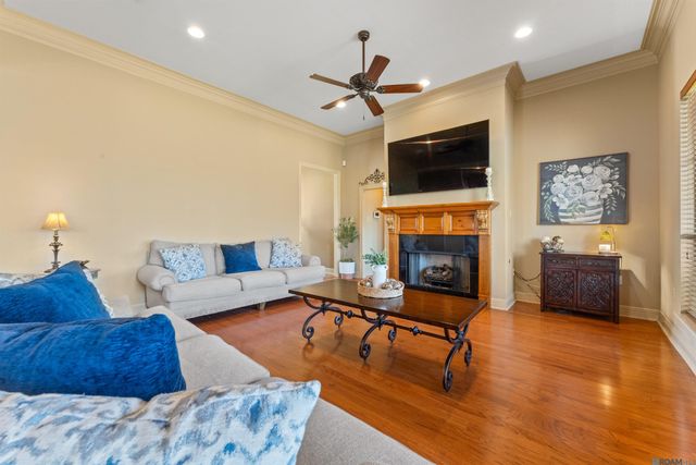 6569 Lakeridge Dr, Zachary, LA 70791