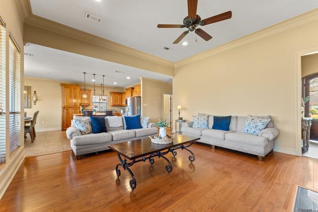 6569 Lakeridge Dr, Zachary, LA 70791