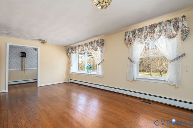 615 Seay Rd, Manakin Sabot, VA 23103