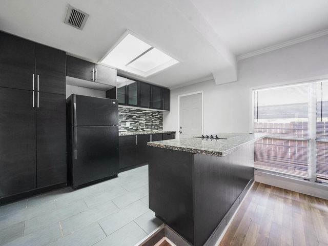7700 Creekbend Drive 40, Houston, TX 77071