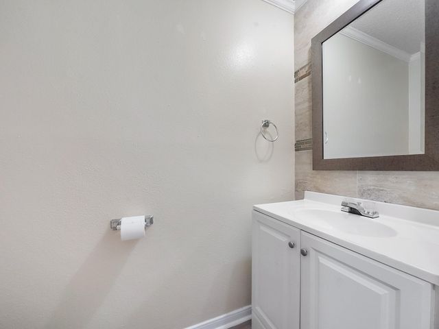 7700 Creekbend Drive 40, Houston, TX 77071