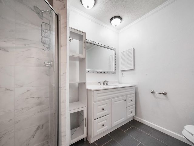 7700 Creekbend Drive 40, Houston, TX 77071