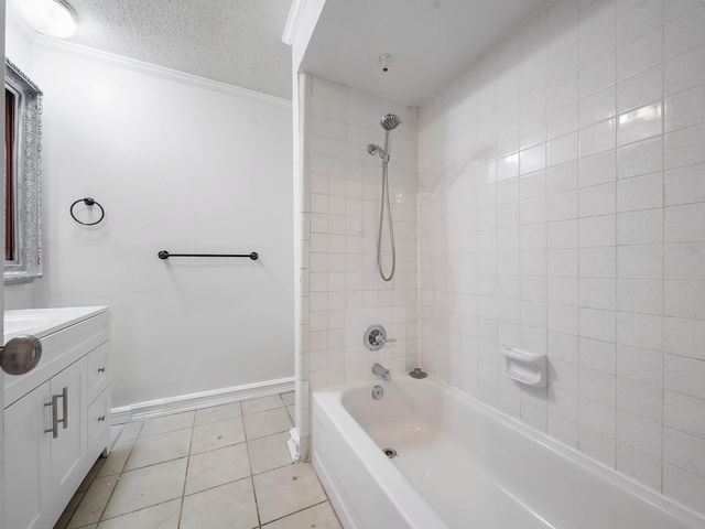 7700 Creekbend Drive 40, Houston, TX 77071