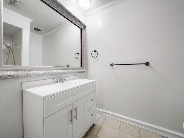 7700 Creekbend Drive 40, Houston, TX 77071