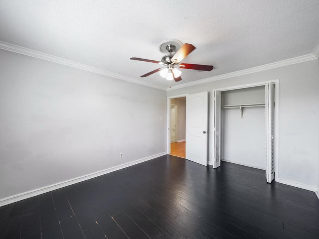 7700 Creekbend Drive 40, Houston, TX 77071