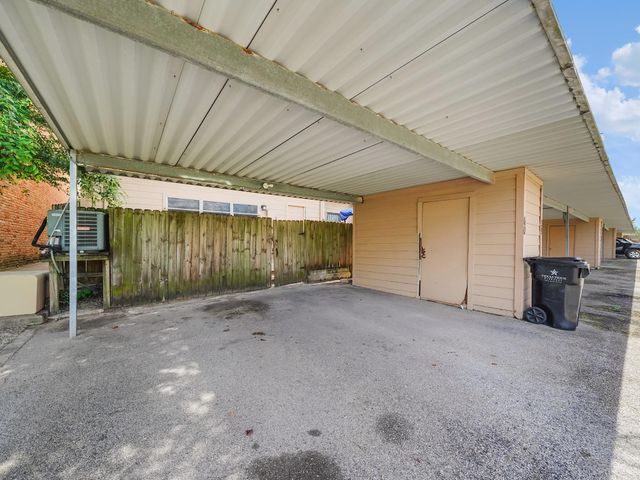 7700 Creekbend Drive 40, Houston, TX 77071